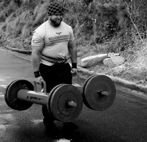 Como convertirse en un hombre fuerte con Tom McClure 4 farmer´s walk paseo del granjero